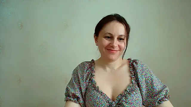 Snapshot of Inessa_beauty chatting on May 4, 2026, 12:01 pm Inessa beauty online show from May 4, 2026, 12:01 pm