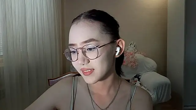 Snapshot of SolvedGlobe chatting on July 9, 2026, 1:04 pm SolvedGlobe online show from July 9, 2026, 1:04 pm