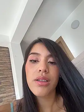 Mia-villalobos online show from March 28, 2026, 2:05 pm