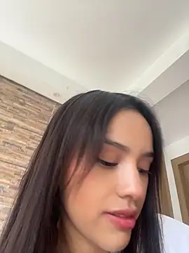 Mia-villalobos online show from May 29, 2026, 2:26 pm