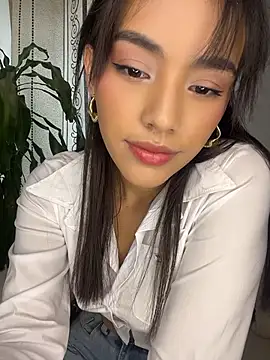 Mia-villalobos online show from August 1, 2026, 3:33 pm
