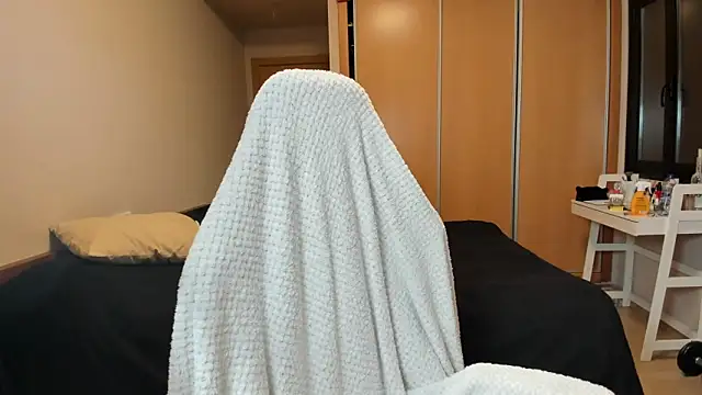 AlexaRayJoel online show from April 10, 2026, 7:35 am