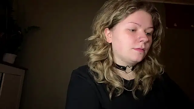 YoungAlina online show from April 7, 2026, 8:09 pm