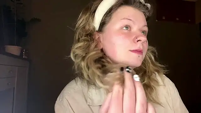 YoungAlina online show from April 29, 2026, 7:53 pm