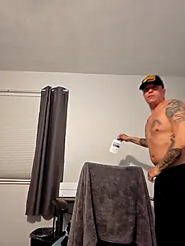 DoggiiDick online show from March 10, 2026, 1:43 am