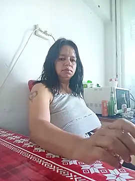 Snapshot of roxana_e43 chatting on June 13, 2026, 5:49 am roxana e43 online show from June 13, 2026, 5:49 am