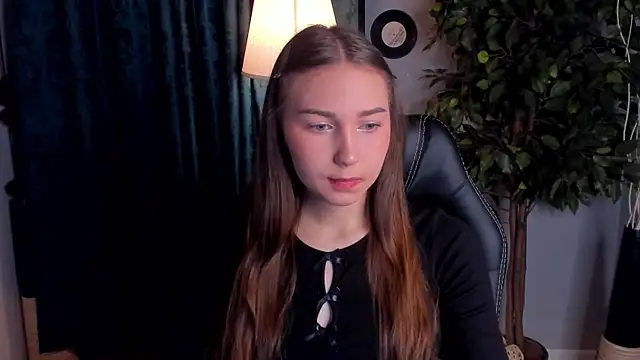 OliviaLang online show from April 2, 2026, 11:30 am
