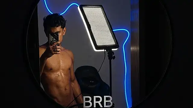 jossi12345j online show from April 3, 2026, 12:36 pm