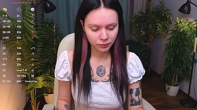 kittenlolla online show from April 2, 2026, 5:38 am