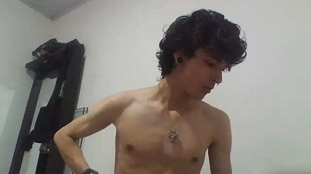 Moonandzukko online show from March 27, 2026, 8:52 pm