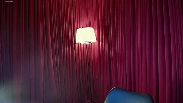 Leslymarin  online show from April 9, 2026, 7:52 pm