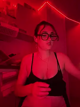 Claraaaaa06 online show from April 2, 2026, 10:07 pm