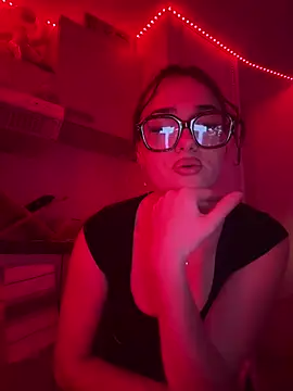 Claraaaaa06 online show from April 6, 2026, 7:48 pm