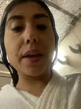 stefanyqueen69 online show from April 17, 2026, 12:19 pm