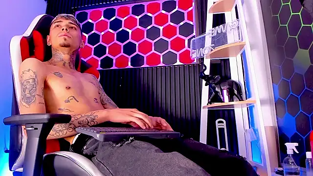 Max Hader  online show from March 23, 2026, 3:32 am