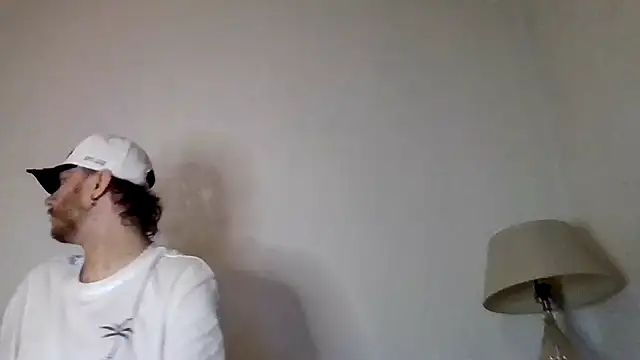 Snapshot of TallHungandCloudy69 chatting on April 4, 2026, 4:22 am TallHungandCloudy69 online show from April 4, 2026, 4:22 am