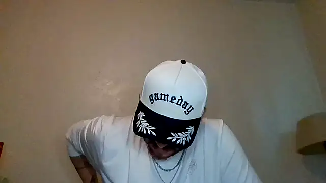 Snapshot of TallHungandCloudy69 chatting on April 12, 2026, 10:37 pm TallHungandCloudy69 online show from April 12, 2026, 10:37 pm
