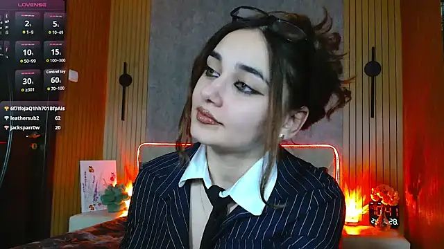 Snapshot of KatarinaHeaven chatting on April 28, 2026, 7:41 pm KatarinaHeaven online show from April 28, 2026, 7:41 pm