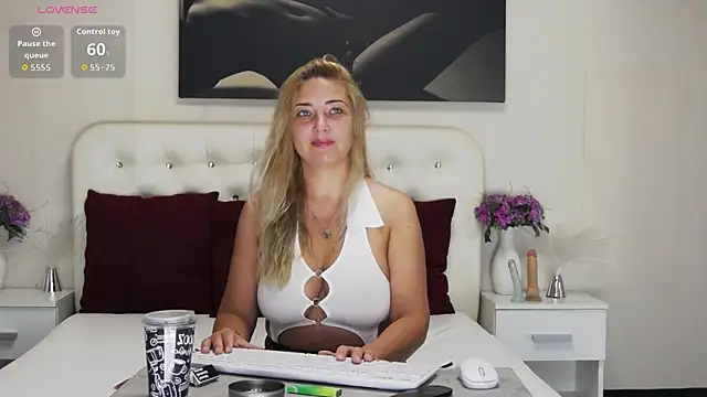 MellanieBliss online show from July 31, 2026, 4:45 am