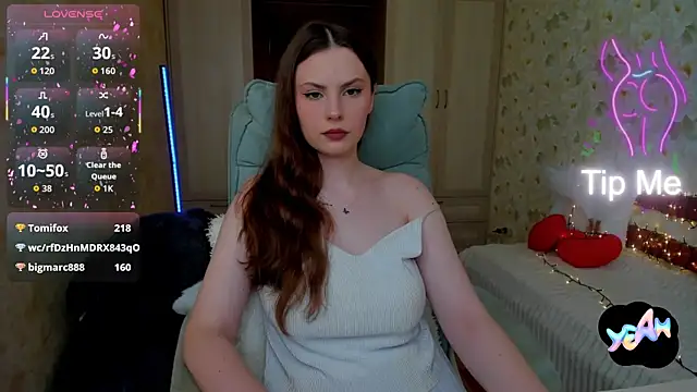 LoraTempt online show from June 4, 2026, 4:13 pm