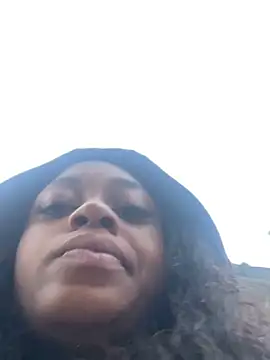 LiaTrainor online show from April 8, 2026, 11:10 am