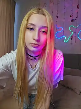 Snapshot of Emma_Willson chatting on June 14, 2026, 3:25 pm Emma Willson online show from June 14, 2026, 3:25 pm