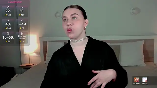 HermioneMoon online show from April 3, 2026, 3:21 pm