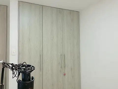 SarahMoonXO online show from April 19, 2026, 10:23 pm