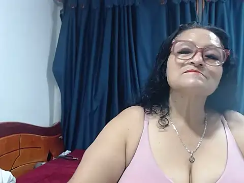  BellaNocturna online show from July 6, 2026, 3:25 am