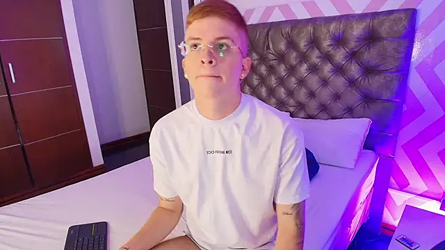 TommyValentine online show from March 22, 2026, 6:11 pm