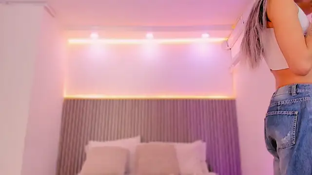 ashvalentine  online show from March 11, 2026, 7:42 pm