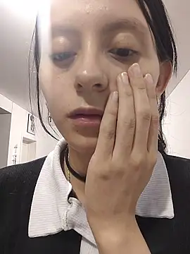 Naomimolie online show from March 31, 2026, 11:21 am