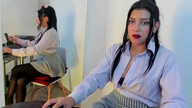 jaade doll online show from April 18, 2026, 7:07 pm