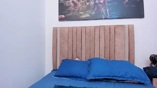 Thalia parkerr  online show from April 7, 2026, 12:05 pm