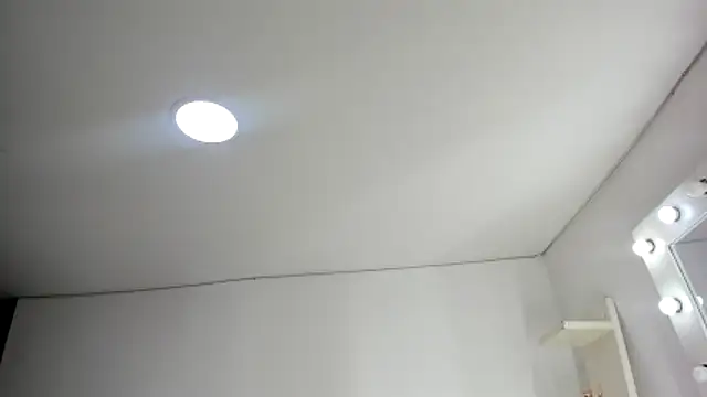 KoralCruz  online show from April 13, 2026, 1:38 pm