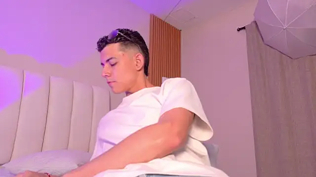 nicocrown online show from March 26, 2026, 7:41 pm