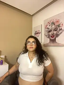 AlmaraRouge online show from May 9, 2026, 8:14 pm