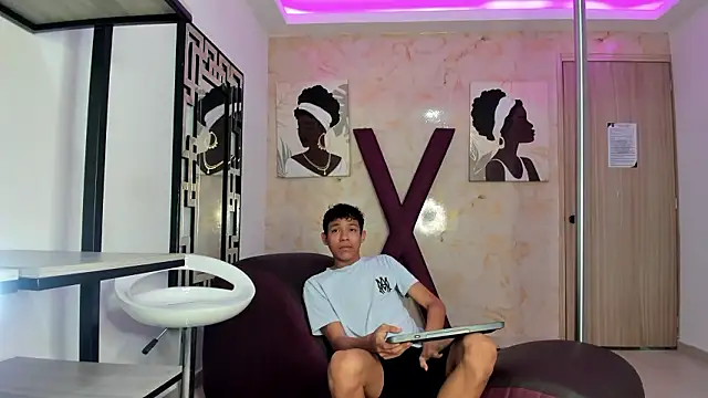 SKINNY BOYXXX online show from March 25, 2026, 7:25 am