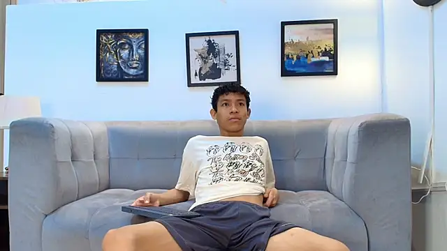 SKINNY BOYXXX online show from April 2, 2026, 7:39 am