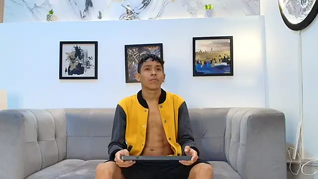 SKINNY BOYXXX online show from April 14, 2026, 7:14 am