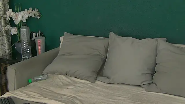 SkinnyNatty online show from May 22, 2026, 3:57 am