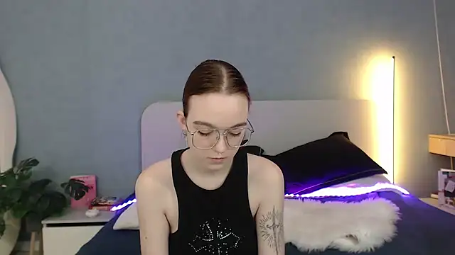 SunyLily online show from March 29, 2026, 12:21 am