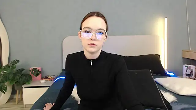 SunyLily online show from April 19, 2026, 6:02 am