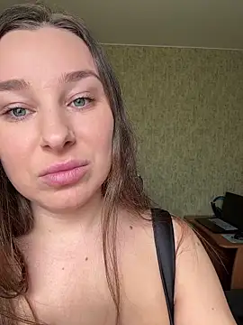 sweetie El online show from April 15, 2026, 8:43 am