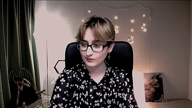 LixeLuna online show from March 29, 2026, 6:24 am