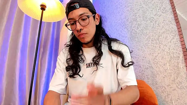 Enzo rey online show from March 3, 2026, 9:21 pm