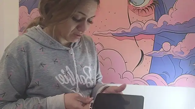 Caroline hernandes online show from June 19, 2026, 1:26 pm