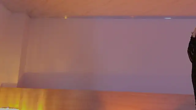 DaphneWayne online show from July 1, 2026, 6:18 pm