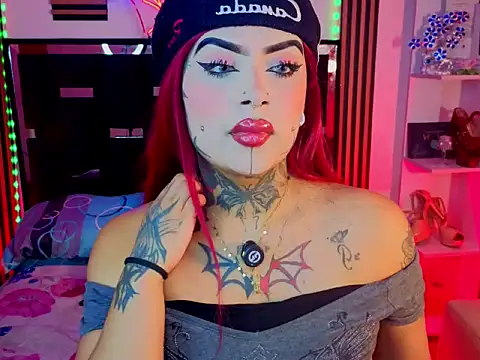 LauriInk1 online show from April 7, 2026, 7:47 pm