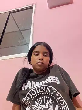 shiaravalentina online show from March 4, 2026, 10:10 am